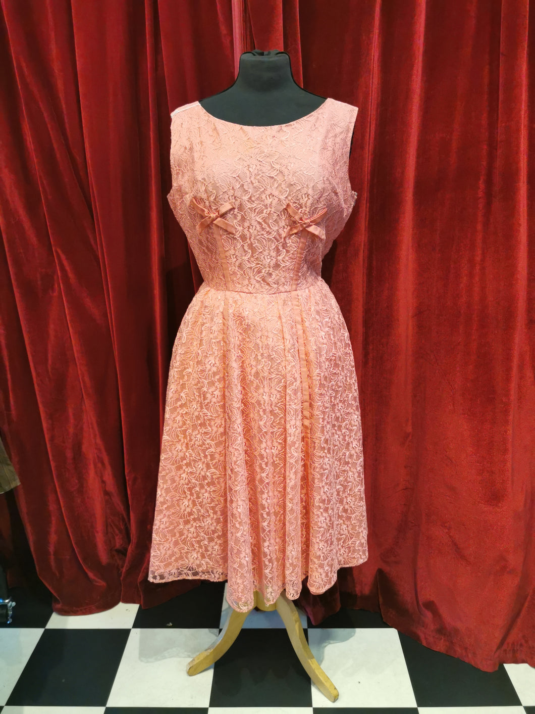 Vintage 1950s Peach Pink Lace Overlay Bow Detail Party Cocktail Dress