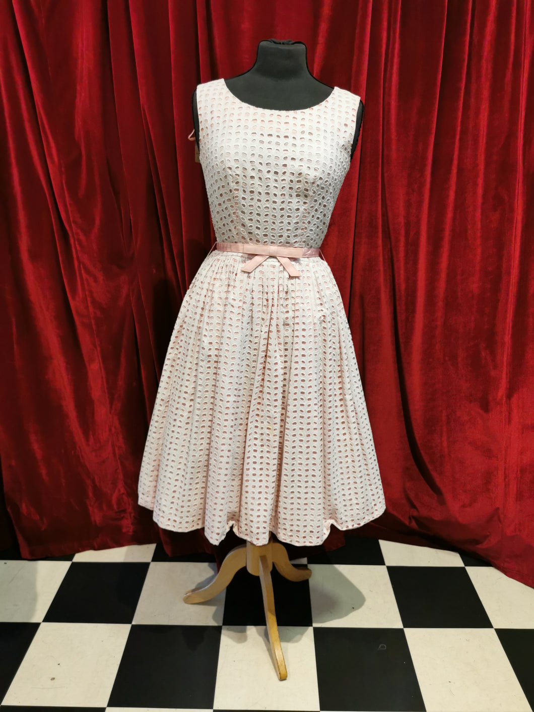 Vintage 1950s Pink & White Carnegie Full Skirted Princess Seam Bust Dress